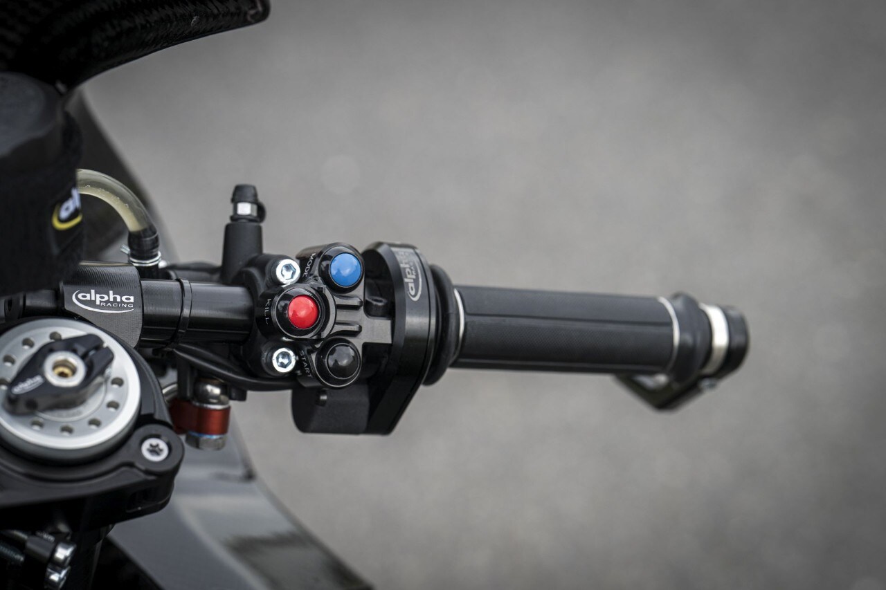 DueruoteTG #238 - Abbiamo guidato in pista la BMW che corre in SBK! 